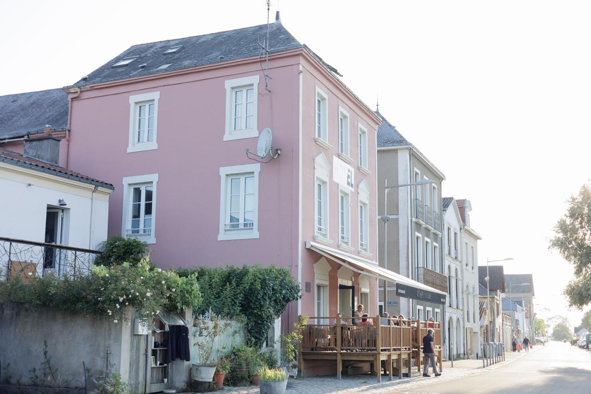 L'Esplanade Hotel Restaurant Bar A Vin Le Pellerin ภายนอก รูปภาพ